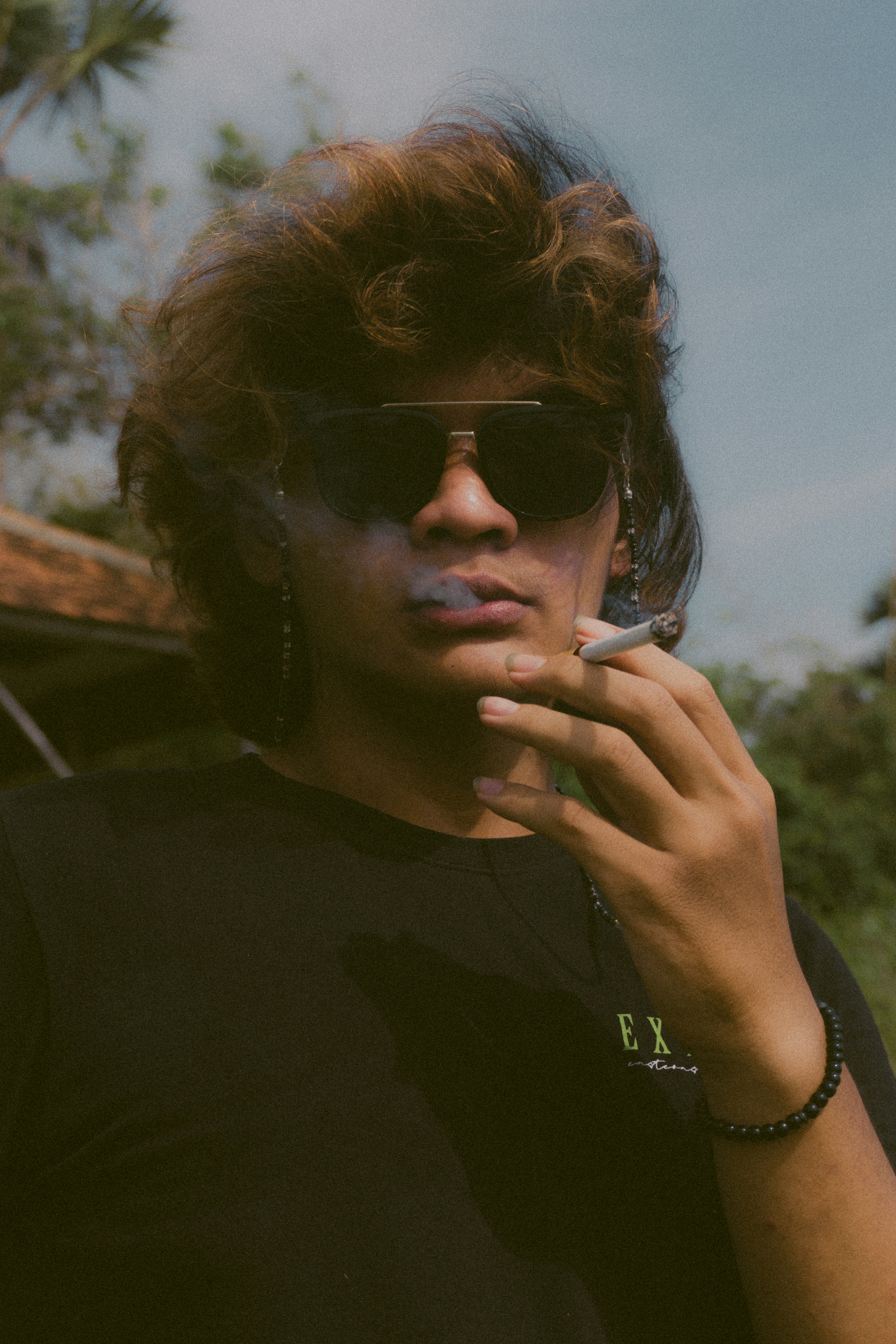 最新电视剧封面：亲情叙事